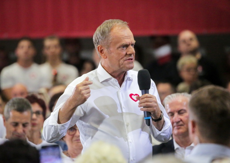 Donald Tusk Tusk w TVP? Tak, ale stawia warunki