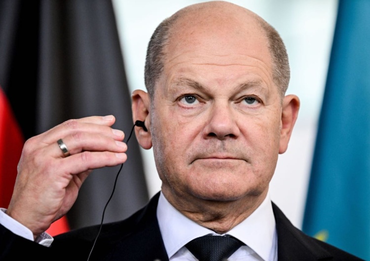 Kanclerz Niemiec Olaf Scholz Włosi wściekli. Niemcy będą nadal finansować organizacje transportujące migrantów przez Morze Śródziemne