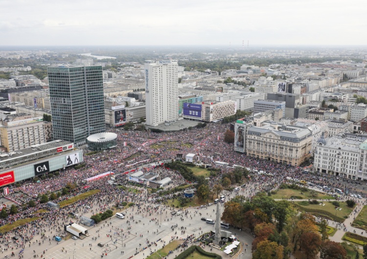 Warszawa  Tusk: Rozpoczynamy Marsz Miliona Serc w Warszawie