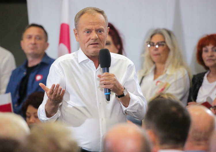 Donald Tusk Poseł Lewicy o Marszu Miliona Serc: Pani Joanna została zostawiona na bocznicy