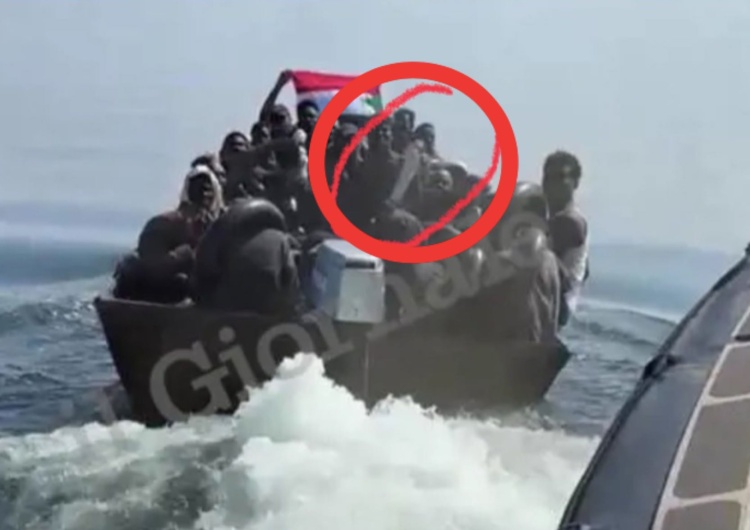  Uzbrojeni imigranci zaatakowali łódź straży przybrzeżnej. Jest nagranie