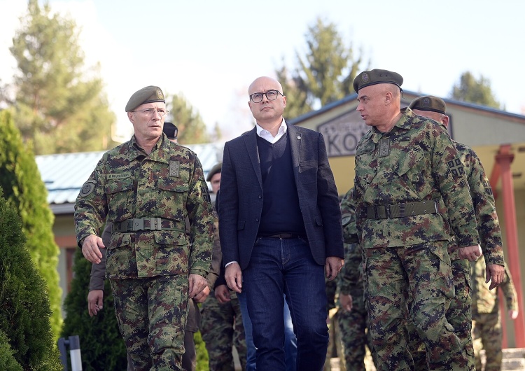 Milosz Vuczević Serbia. Szef MON: Rozkaz wkroczenia do Kosowa wojsko wykonałoby skutecznie