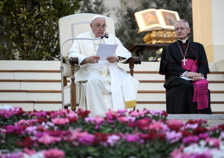Papież Franciszek Watykan: Papież otwiera się na kwestię błogosławieństwa dla par osób tej samej płci