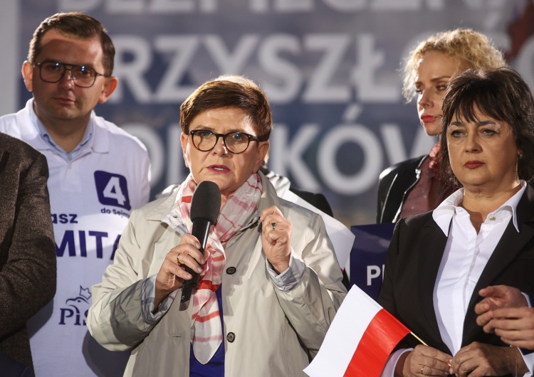 Beata Szydło Beata Szydło: Musimy powstrzymać lewicowo-liberalne szaleństwo 