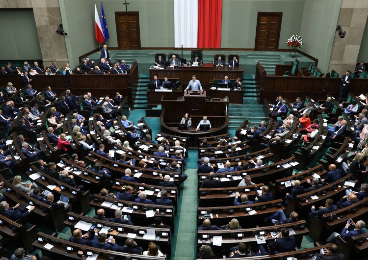 Obrady Sejmu RP Wybory 2023: Tak chcą głosować Polacy. Zobacz najnowszy sondaż