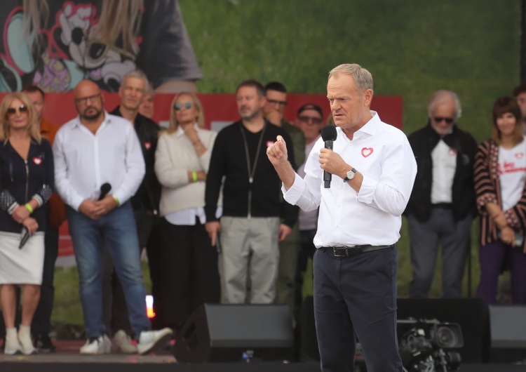 Donald Tusk „Reset”: Tusk podpisał zgodę na współpracę między SKW a FSB