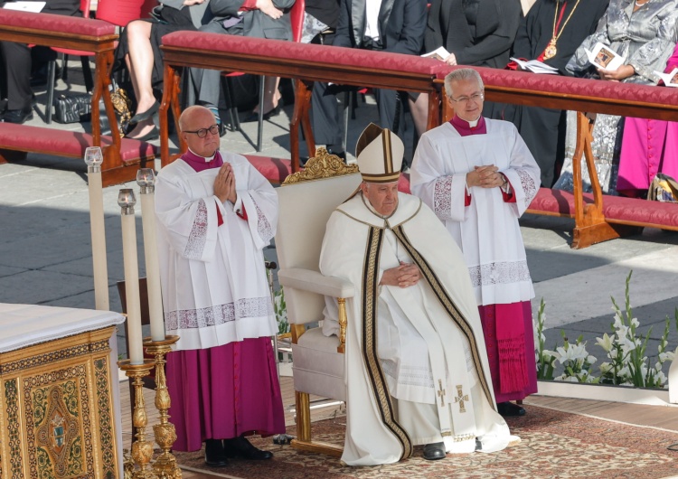 Papież Franciszek w czasie Mszy św. inaugurującej pierwszą sesję Zgromadzenia Synodu Biskupów 2021/2024 Papież przewodniczył Mszy św. na otwarcie Synodu Biskupów: Matka Kościół zawsze potrzebuje oczyszczenia, bycia «odbudowaną»