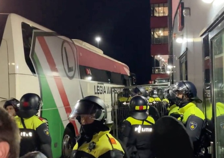 Piłkarze Legii wyprowadzeni w kajdankach po meczu w Holandii: Będzie wniosek o debatę w PE