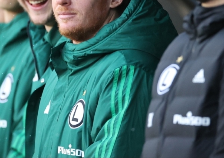 Legia Wymowny baner kibiców Legii Warszawa na niedzielnym meczu z Rakowem