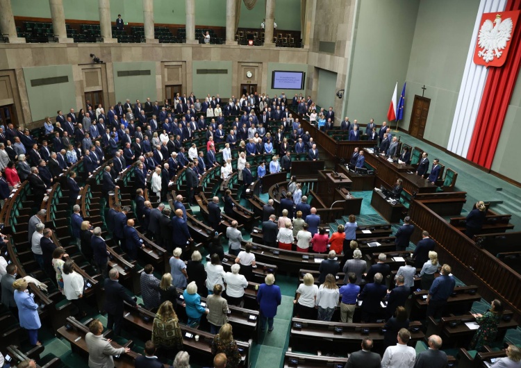 Obrady Sejmu RP [najnowszy sondaż] PiS wygrywa, ale… przyszły rząd tworzy opozycja
