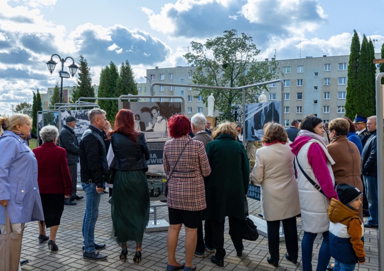 Wernisaż wystawy „Błogosławiony ksiądz Jerzy Popiełuszko i jego muzeum w Okopach”