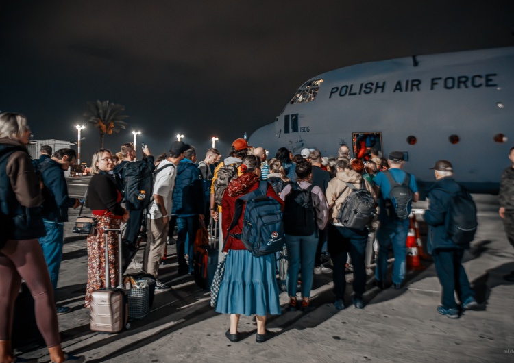 Ewakuacja Polaków i przedstawicieli innych państw UE z Izraela Polska wysłała po niego samolot i żołnierzy. A ten ma pretensje