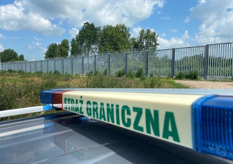 Samochód SG Nowy raport Straży Granicznej. Niepokojące incydenty na granicy z Polską