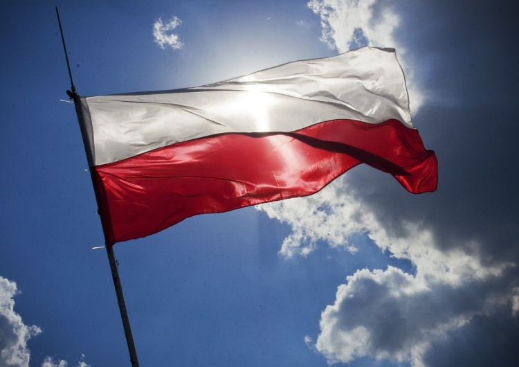 Flaga Polski Brytyjski dziennik: Polska wyrasta na przemysłowe centrum Europy
