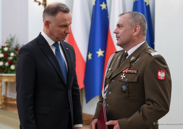 Prezydent Andrzej Duda oraz gen. broni Wiesław Kukuła Prezydent Andrzej Duda mianował nowych dowódców Sił Zbrojnych RP