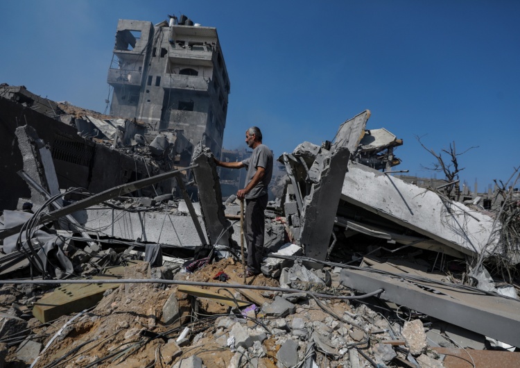 Zniszczone budynki mieszkalne w Strefie Gazy po izraelskich atakach rakietowych ONZ: 260 tysięcy mieszkańców Strefy Gazy musiało opuścić swoje domy