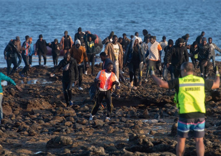 Imigranci w Hiszpanii Polityk PO nie potrafi wskazać źródła informacji o rzekomych „250 tysiącach wiz” [WIDEO]