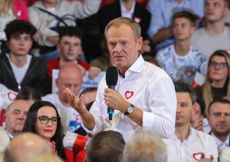 Donald Tusk „Mogliście zobaczyć, jak prezes NIK-u paktuje z wysłannikiem Tuska. Maski opadły”