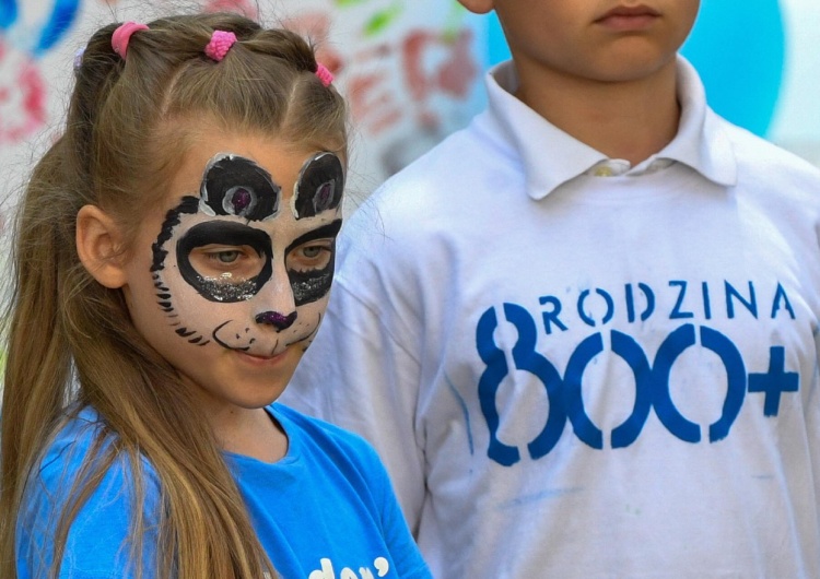Program Rodzina 800 plus Poseł Polski 2050: Problem jest taki, że PiS przyjął ustawę o 800 plus, ale nie zostawił na to pieniędzy