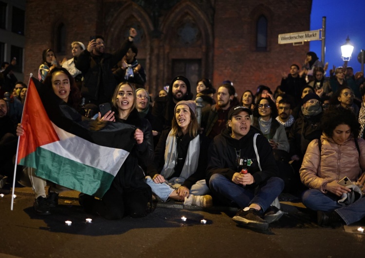 Demonstracja solidarności z Palestyńczykami, która została przerwana przez policję. Berlin, 18 października 2023 r. „Bild”: Zamieszki w berlińskich szkołach po ataku Hamasu na Izrael. Nauczyciele udają się na zwolnienia