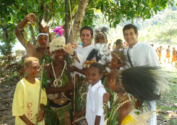 Misjonarze na Papui Nowej Gwinei  Dziś Światowy Dzień Misyjny. Kim są polscy misjonarze? 