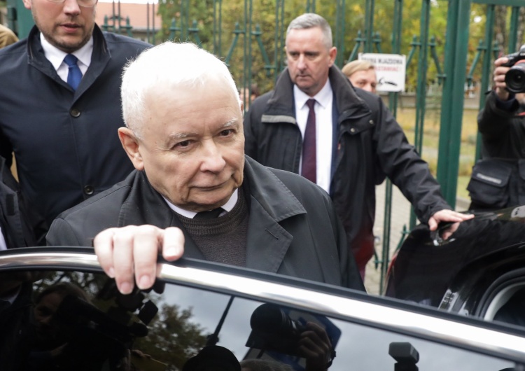 Prezes PiS Jarosław Kaczyński Pilna narada na Nowogrodzkiej. „Prezes robi wszystko, by ten temat zamknąć”