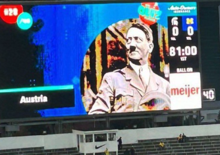 Wizerunek Adolfa Hitlera na telebimie stadionu Michigan State Wizerunek Hitlera na telebimie przed meczem. Klub przeprasza