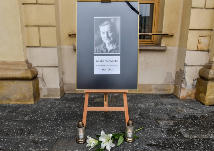 Portret zmarłej Wandy Półtawskiej Kraków: Dziś odbędą się uroczystości pogrzebowe Wandy Półtawskiej