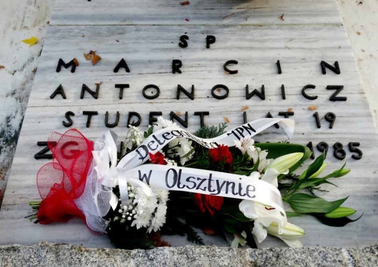 Grób Marcina Antonowicza na Cmentarzu Komunalnym w Olsztynie 38 lat temu zmarł Marcin Antonowicz, nastoletnia ofiara ZOMO