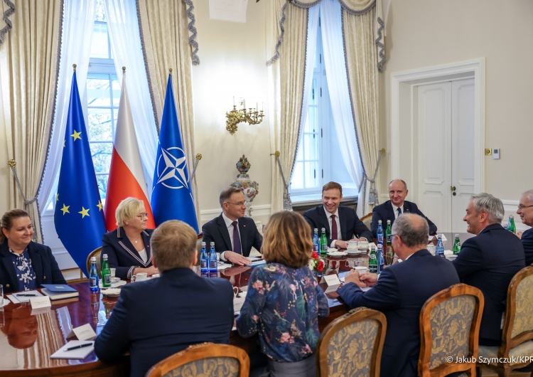Konsultacje prezydenta z przedstawicielami komitetów wyborczych „Wątpię, żeby prezydent podał dziś nazwisko osoby, której powierzy misję tworzenia rządu”