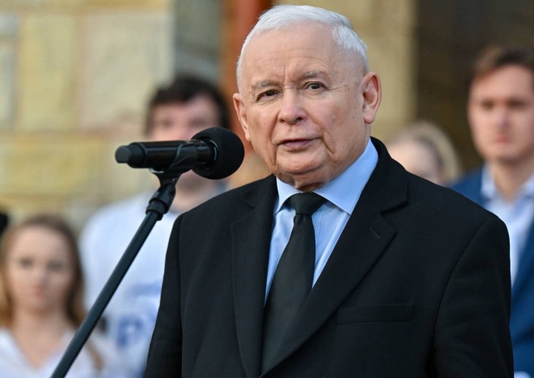 Jarosław Kaczyński Według Mastalerka i Ardanowskiego Jarosław Kaczyński powinien oddać władzę w partii. Prezes PiS odpowiada