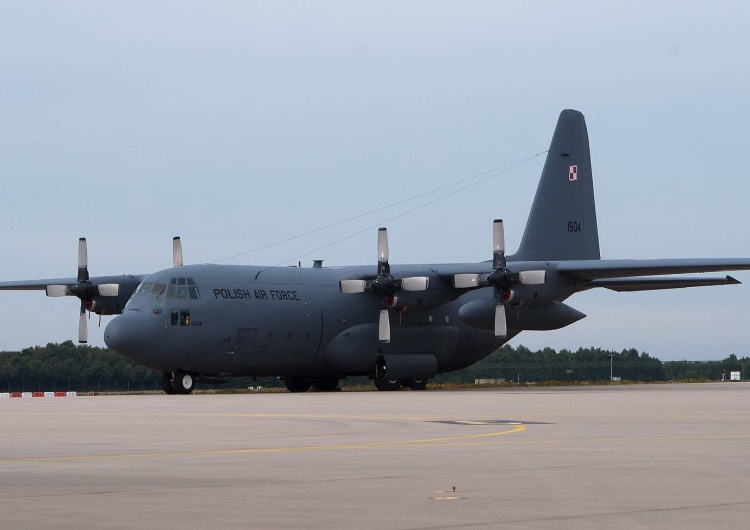 Samolot C-130E polskich Sił Zbrojnych Decyzją prezydenta Andrzeja Dudy Wojsko Polskie ma przeprowadzić ewakuację Polaków ze Strefy Gazy