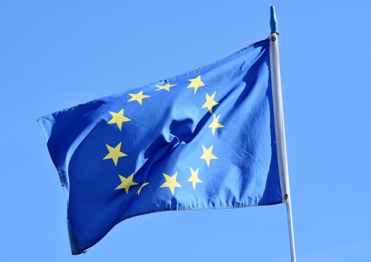 Flaga Unii Europejskiej Reforma UE nie taka szybka