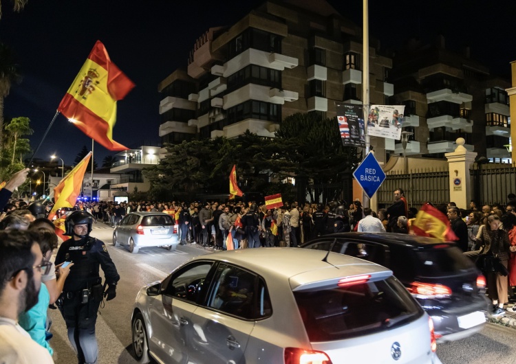 Protesty w Hiszpanii  Fala gwałtownych protestów w Hiszpanii: Olaf Scholz i Fernando Sanchez uwięzieni