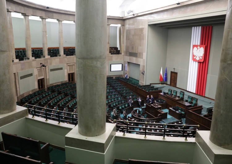 Sejm przed pierwszym posiedzeniem X kadencji Dziś inauguracyjne posiedzenie Sejmu X kadencji