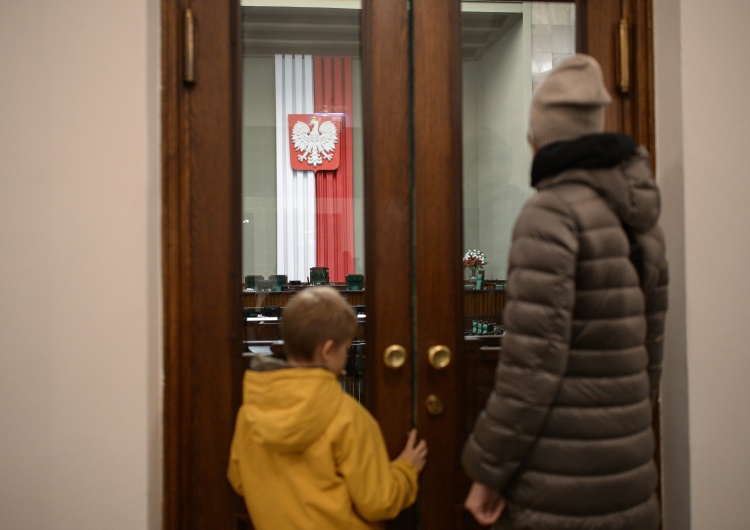 Dzień otwarty w Sejmie [najnowszy sondaż] Miesiąc po wyborach. Tak chcą głosować Polacy