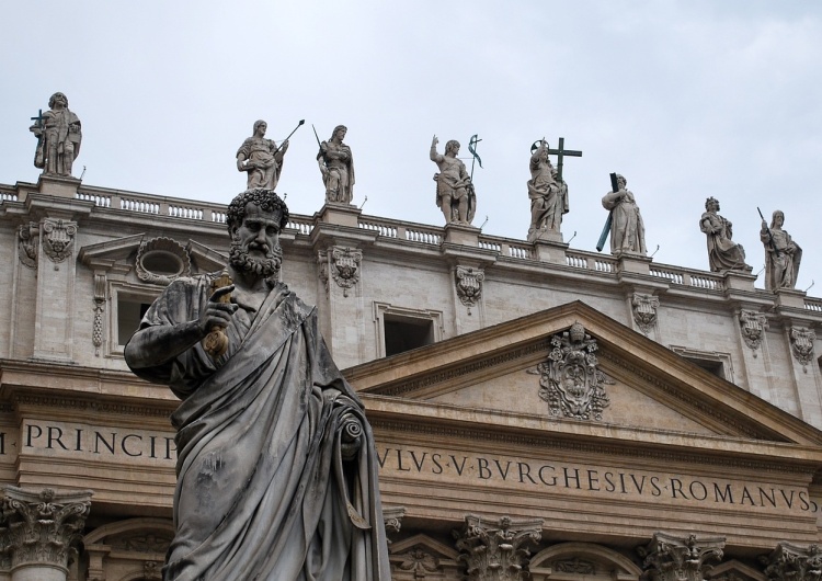 Watykan, figura św. Piotra Dykasteria Nauki Wiary kategorycznie: Wstępowanie do masonerii jest dla katolików zabronione
