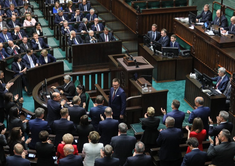 Pierwsze posiedzenie Sejmu X kadencji Krzyczał w Sejmie: „Puknij się w głowę”. Zaskakujące tłumaczenie posła
