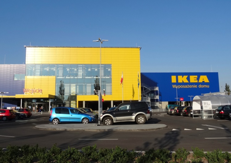 IKEA Zwolniony z IKEA za cytowanie Biblii Janusz Komenda zgłosił się do pracodawcy w celu podjęcia pracy