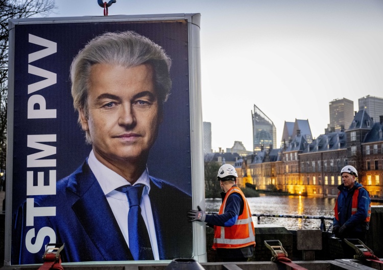 Plakat wyborczy PVV Socjolog po wyborach w Holandii: Jak będzie po holendersku „Komitet Obrony Demokracji”?
