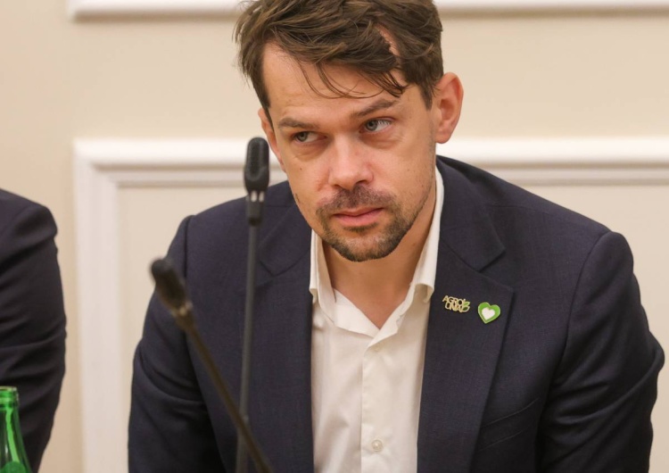 Michał Kołodziejczak Michał Kołodziejczak (KO) namawia, żeby polityków PiS traktować jak psy [WIDEO]