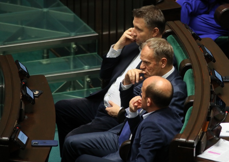 Donald Tusk Tusk ma powody do zmartwień. Duży spadek poparcia KO [SONDAŻ]