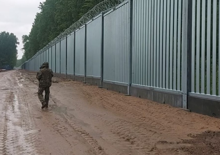 Zapora na granicy z Polską  Belgijskie media o kłamstwach aktywistów na temat imigrantów na polsko-białoruskiej granicy