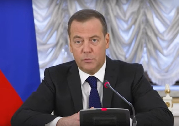 Dmitrij Miedwiediew [Felieton „TS”] Waldemar Biniecki:  Straszenie Miedwiediewa