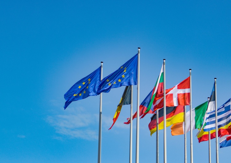 Flagi państw Unii Europejskiej [Felieton „TS”] Karol Gac: Państwo Europa