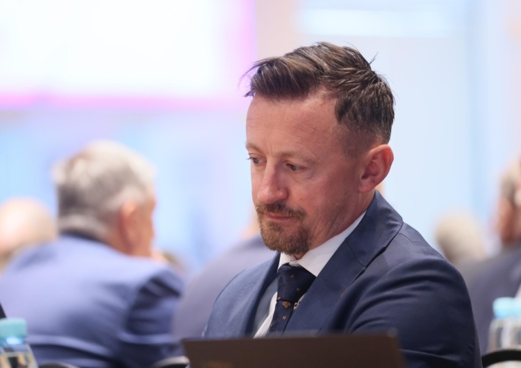 Adam Małysz Burza w kadrze polskich skoczków. Adam Małysz: Byłbym ostrożny