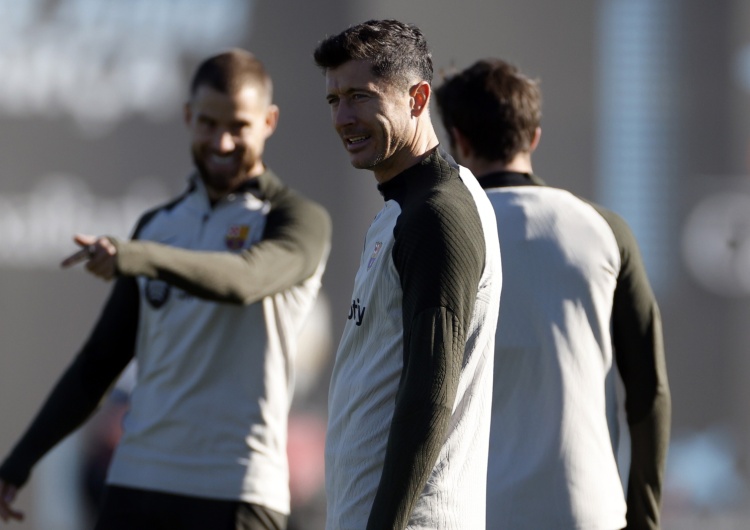 Robert Lewandowski Hiszpanie apelują do Lewandowskiego. Wymowny tytuł