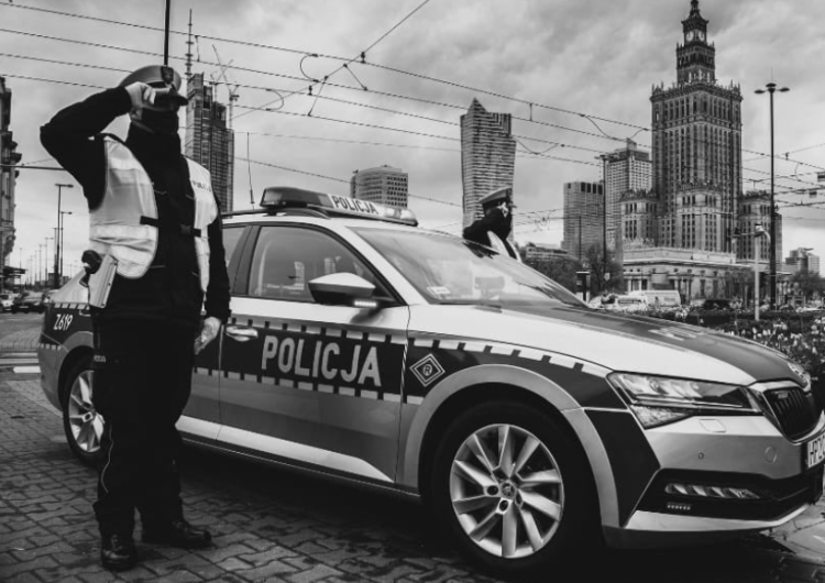  W całej Polsce zawyły syreny. To hołd dla zmarłych policjantów [WIDEO]