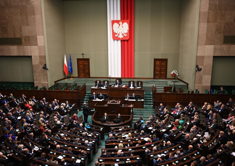 Sejm RP Komisje śledcze prowadzone w atmosferze skandalu podtrzymują ekscytację bardziej niż niejeden serial