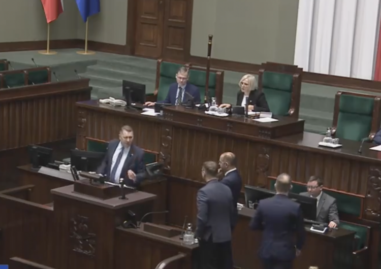 Sejm Awantura w Sejmie: Wyłączono mikrofon Przemysławowi Czarnkowi [WIDEO]